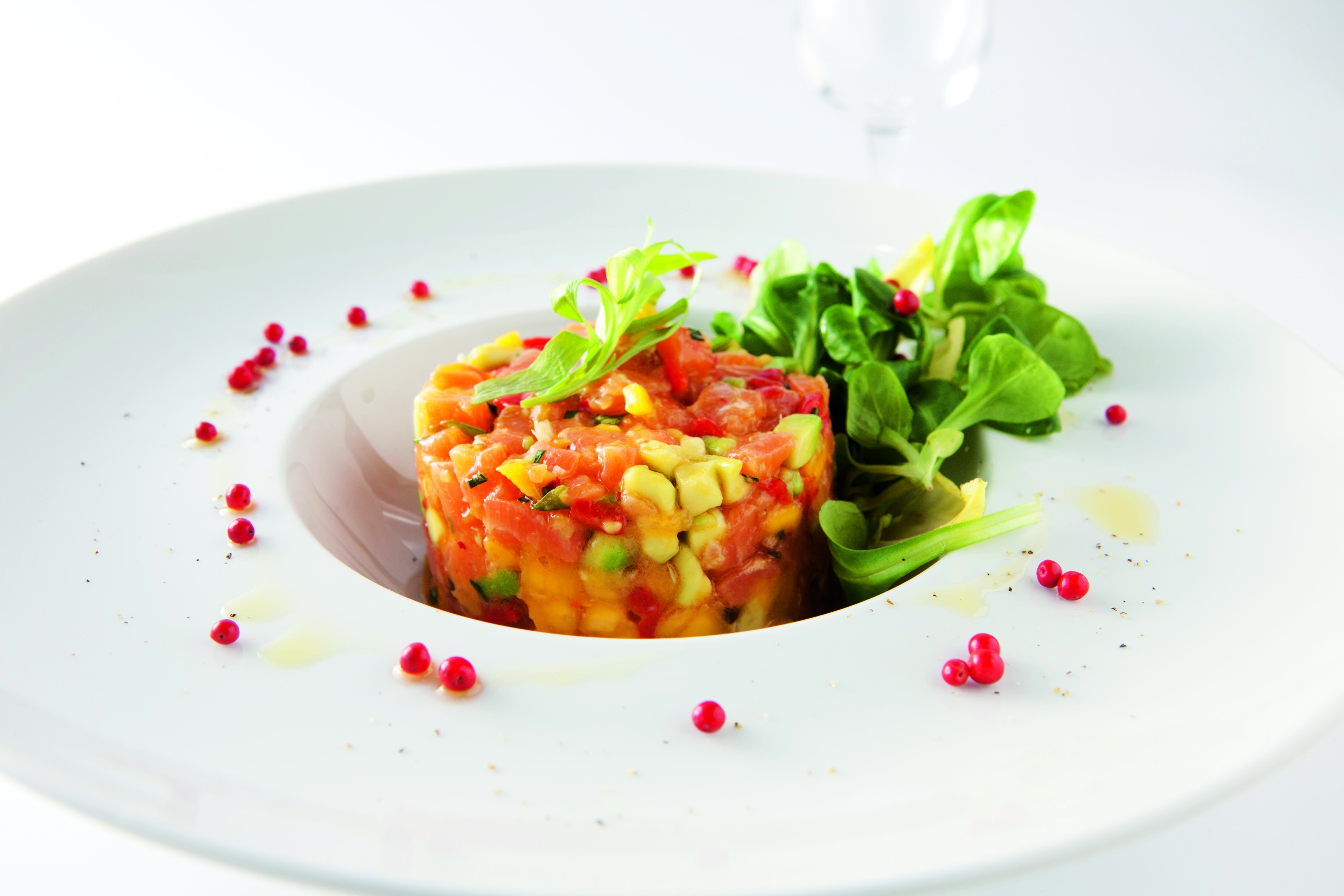 Tartare de truite fumée, mangue et avocat